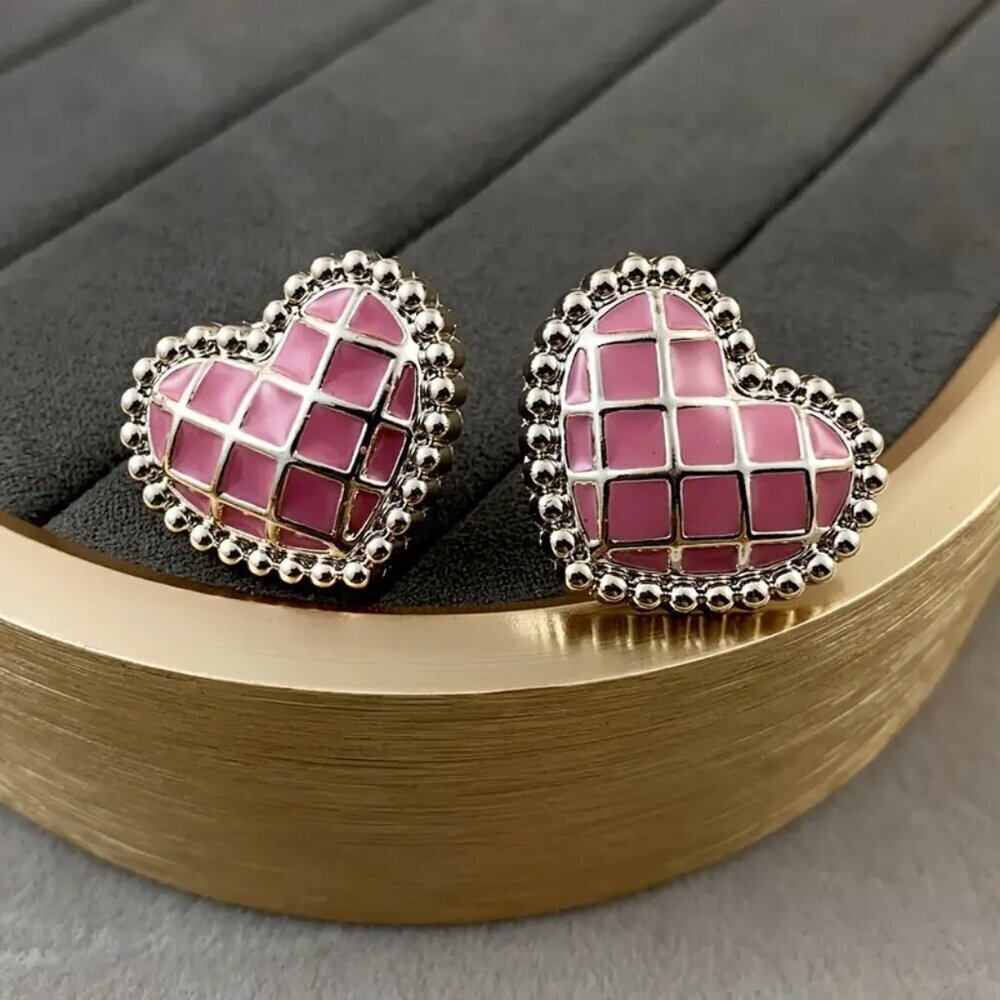 Vintage Elegant Heart Stud Earrings